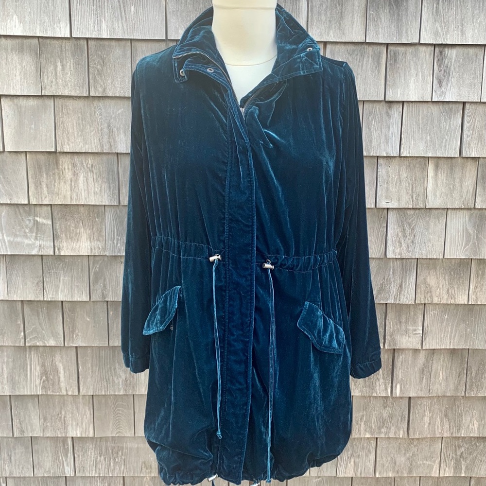 Beautiful NWOT Torrid size 1 velvet jacket teal